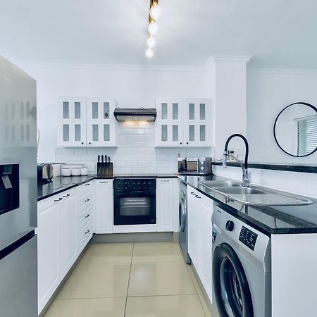2 Bedroom 2 Bath Luxury - Sandton Cbd Johannesburg Buitenkant foto
