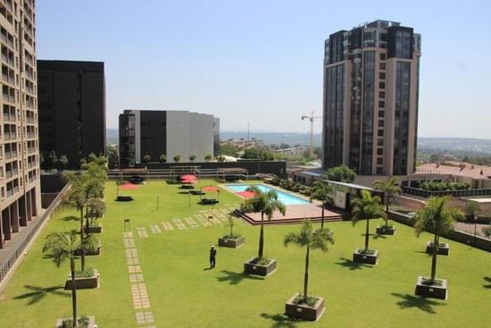 2 Bedroom 2 Bath Luxury - Sandton Cbd Johannesburg Buitenkant foto